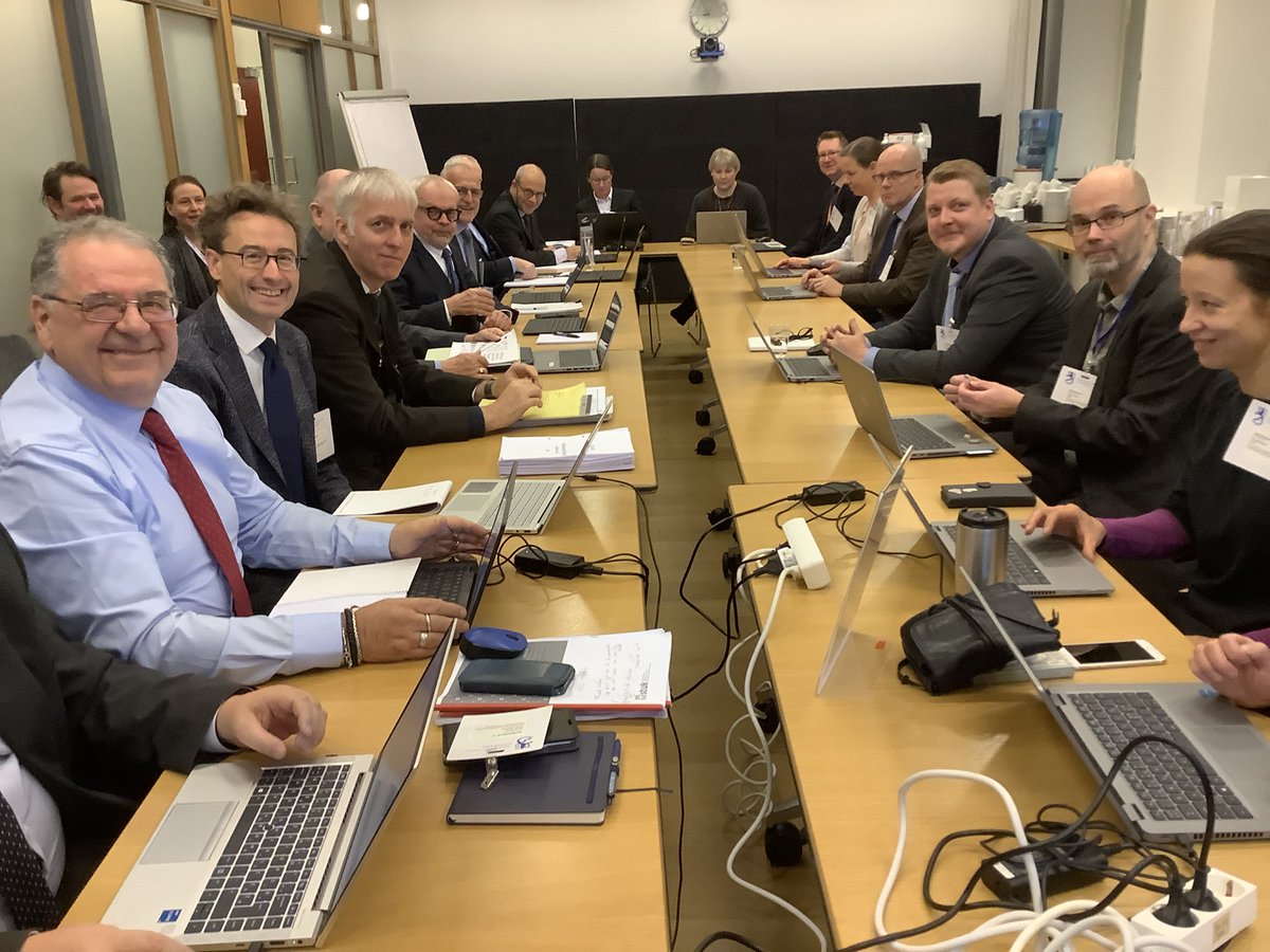 Espalla on alkamassa IAEA:n ARTEMIS-missio, jolla käydään läpi Suomen ydinjätehuollon toiminnot. Tarkastus on ensimmäinen laatuaan ja siihen on Suomessa valmistauduttu. Noin kahden viikon aikana tämä valmius testataan. Jaakko Leino STUKista pitää puhetta avajaistilaisuudessa.