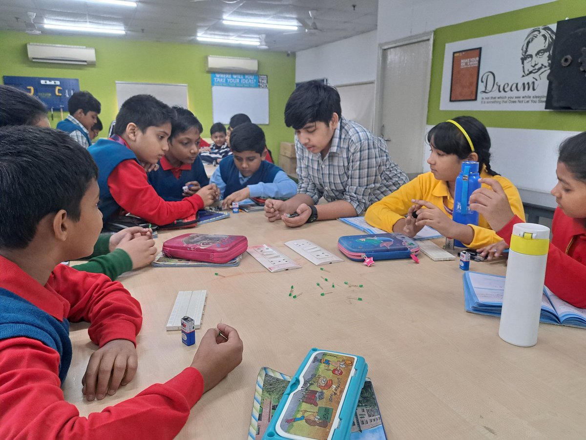 sdg4all's tweet photo. Students exploring Adurino software at Atal Lab. Little Robotic enthusiast used Ultrasonic sensors to detect object. #ahlconint @ashokkp @y_sanjay @Kavita_hm @Shipra_Srivastv @sdg4all @SDGsSolutions @SunitaS45385032 https://t.co/mm2bw8kEYL