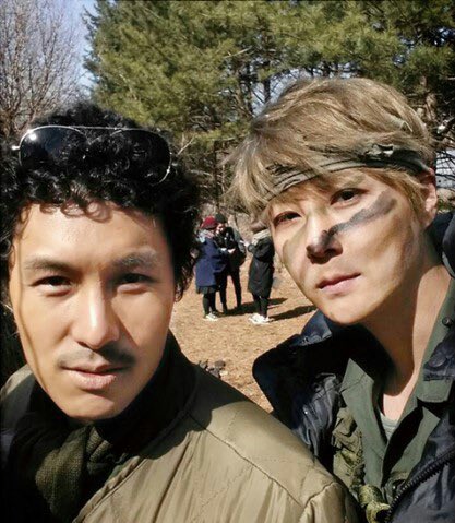 되도 않은 분장을 했는데 잘생기고지랄이야 ㅁㅊ!!!