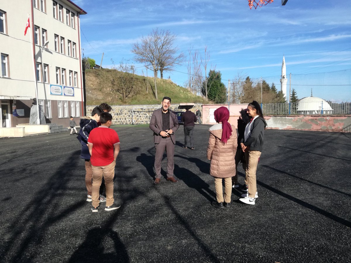 İlçe Milli Eğitim Müdürümüz sn. Serkan Akkan ilçemiz Kadıköy ilk ve Ortaokulunu ziyaret etti. Öğretmenler ile sohbet edip öğrencilerin durumlari görüşüldü. Okul bahçesinde yapılan asfaltlama çalışmalarını yerinde inceledi.
<a href="/TRcarsibasi/">T.C. Çarşıbaşı Kaymakamlığı</a> <a href="/Trabzon_MEM/">Trabzon İl Millî Eğitim Müdürlüğü</a>
<a href="/hbfettahoglu/">Burak FETTAHOĞLU</a>  @akkanserkan61