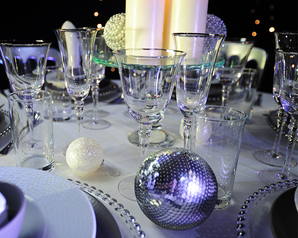 Not long to go until Christmas, so if you need to hire tableware, furniture &amp; other equipment, visit Blue Sky Event Hire today!

ow.ly/yUUp50LvMNn

#bluesky # blueskyeventhire #eventprofs #furniturehire #tableware #glassware #chairhire #xmas #christmas #festive