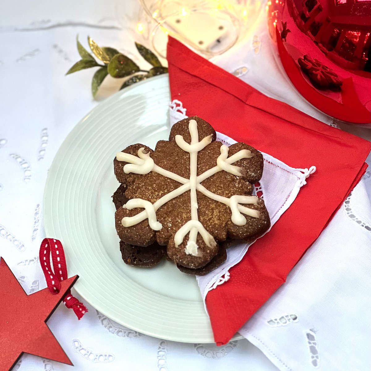 HambletonBakery's tweet photo. A misty morning treat … what do you think; will get you in the festive mood 💫 these Finnish gingerbreads are a annual favourite #christmasiscoming 💫#chocolateshortbread  #finnishgingerbread #minichristmascakes #traditionalchristmas https://t.co/Vi0XLu5YAU