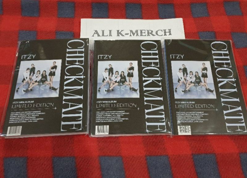 ALIKMERCH1's tweet photo. WTS/LFB
Itzy Checkmate Limited Edition Sealed
- All albums have JYP preorder benefits inside
- Official from Korea
- On hand
- All albums are in great condition
-  Includes random Ktown4u photocard 
- Mop: Gcash/Paymaya
- Mod: same day, Ggx, etc. https://t.co/TWz1N5sNt6