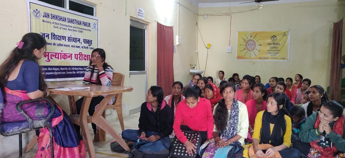 jsspakur's tweet photo. Today the Assessment exam for #BeautyCareAssistant was held at #JSSPakur Example -Theory, Viva, Practical Etc. All the beneficiaries arrived at the right time and appeared in the examination hall and managed to give their respective assessments.
#AzadiKaAmritMahotsav https://t.co/rLu8gdXcMw