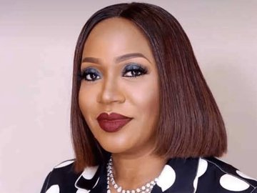 EniyeAmeze's tweet photo. Who will be your First Lady in 2023?

Like for Margaret Peter Obi
Retweet for Remi Bola Tinubu 

𝗜𝗡𝗘𝗖 Favour NNPC Innoson Arewa Oyetola Peter Drury First Lady Fulanis Omojuwa Lagos Daniella #EndSARS
Hauwa https://t.co/NP12AarWil