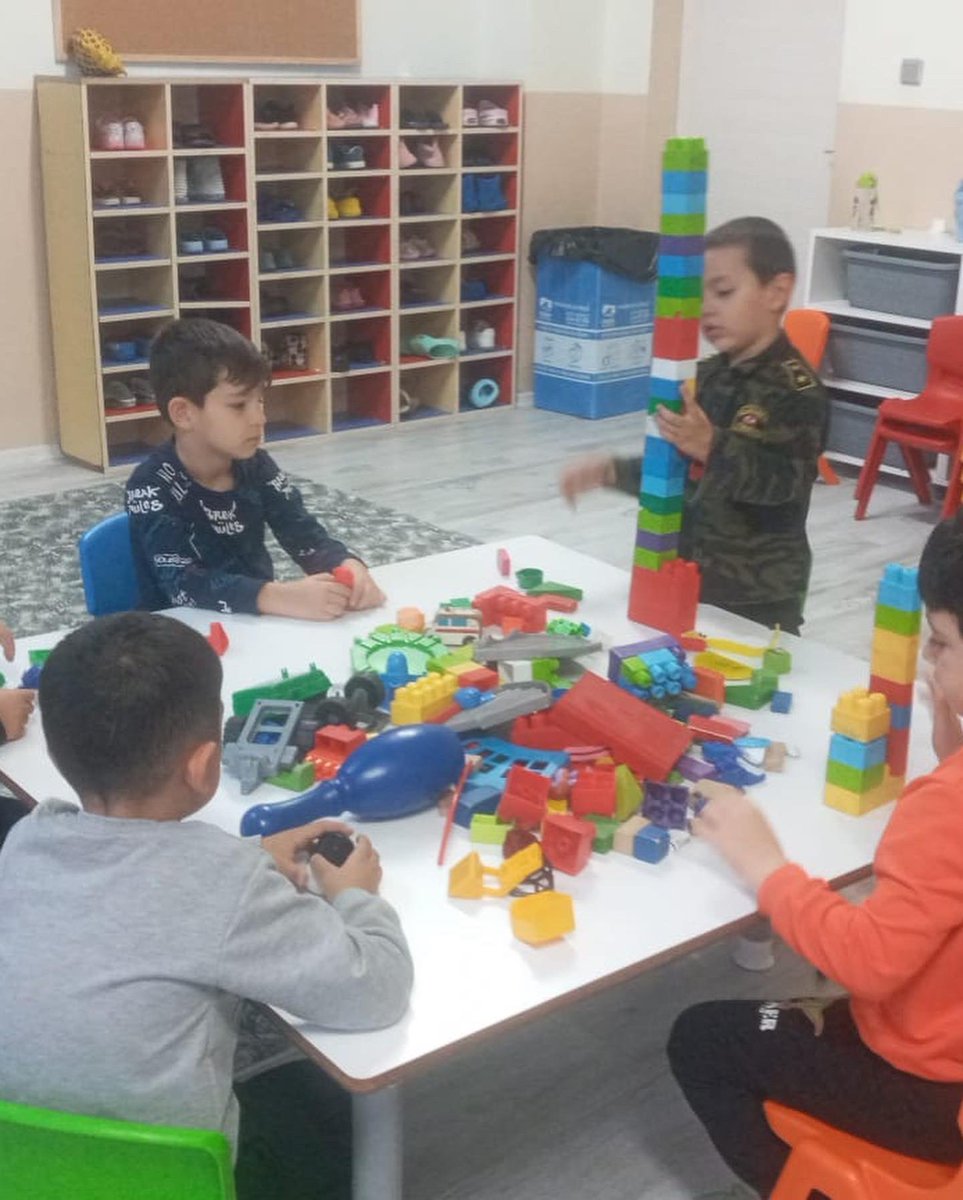 pendikbuharaio's tweet photo. Buhara Anaokulunda Bu Hafta
📌5 Rakamı
📌Sayılar ve Şekiller
📌 Suluboya Çalışmaları
Yapışmış olup emeği geçen öğrenci ve öğretmenlerimizi tebrik ederiz. https://t.co/aDyo7tyG8g