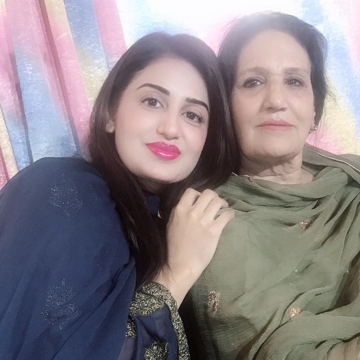 lifelinefarah's tweet photo. In the #throwback pic of #onthisday from #28nov2018 #memories 👉 @Farah_Yousaf_fc follow ♥ 👈 https://t.co/5SBhHEZ4JG