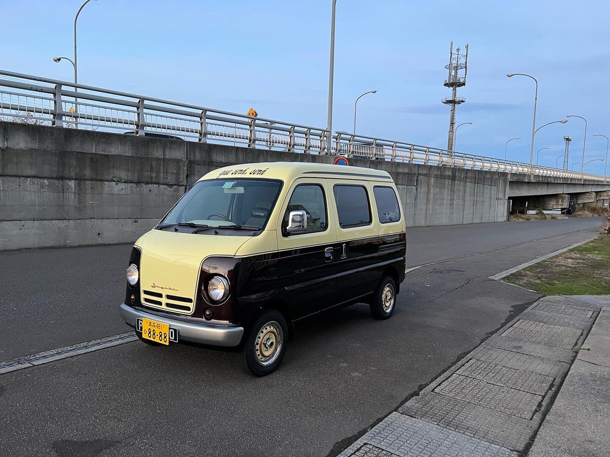 Gootalas's tweet photo. いよいよ外装は完成!
車検も無事通って、内装は春だろうね🤔
#エブリィ
#スズキ
#軽バス
#db52
#da52
#軽キャンピングカー
#クモイモータース https://t.co/p1qR7Y0pPr