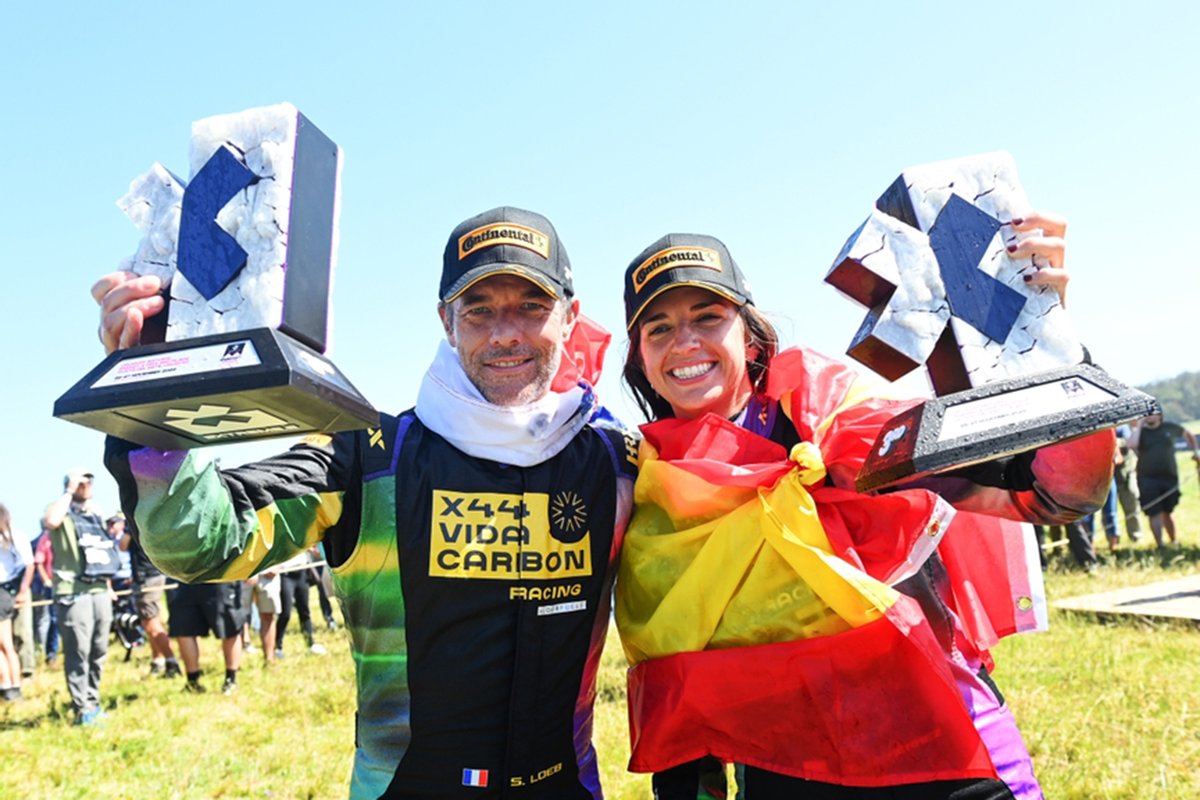 Autoverde4x4's tweet photo. Emoción hasta el último segundo en la final de la @ExtremeELive 2022. Y título para nuestra @crisgutierrez y para @SebastienLoeb, en un fin de semana lleno de altibajos y con sorpresas de todo tipo. https://t.co/sqfaJWvBd6 https://t.co/gZzsHueC7Q