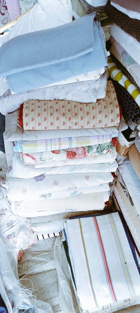 🌟 Thrifted bedsheets restocked
🌟4by6 pair-1200ksh.
🌟5by6 pair-1400ksh.
🌟6by6 pair-1600ksh.
🌟For orders/inquiries:-DM/📲0721680370