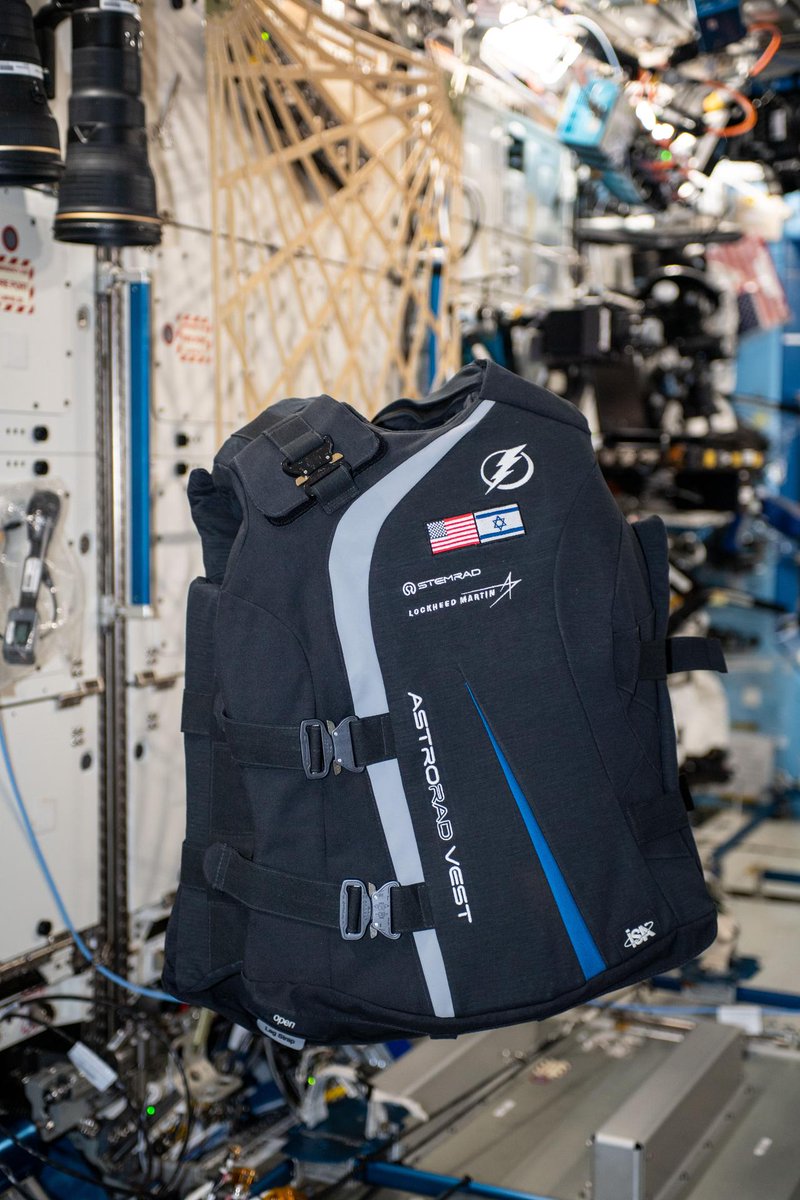 DLR_en's tweet photo. @ILSpaceAgency @NASAArtemis @NASAKennedy Exactly! Zohar is also testing a cutting-edge #AstroRad protective vest developed by @LMSpace &amp; @StemRad. 🤩 Following the mission, both our datasets will be analysed and compared. Our goal is to help close the #GenderDataGap in human spaceflight. https://t.co/5QqDPLYwsJ