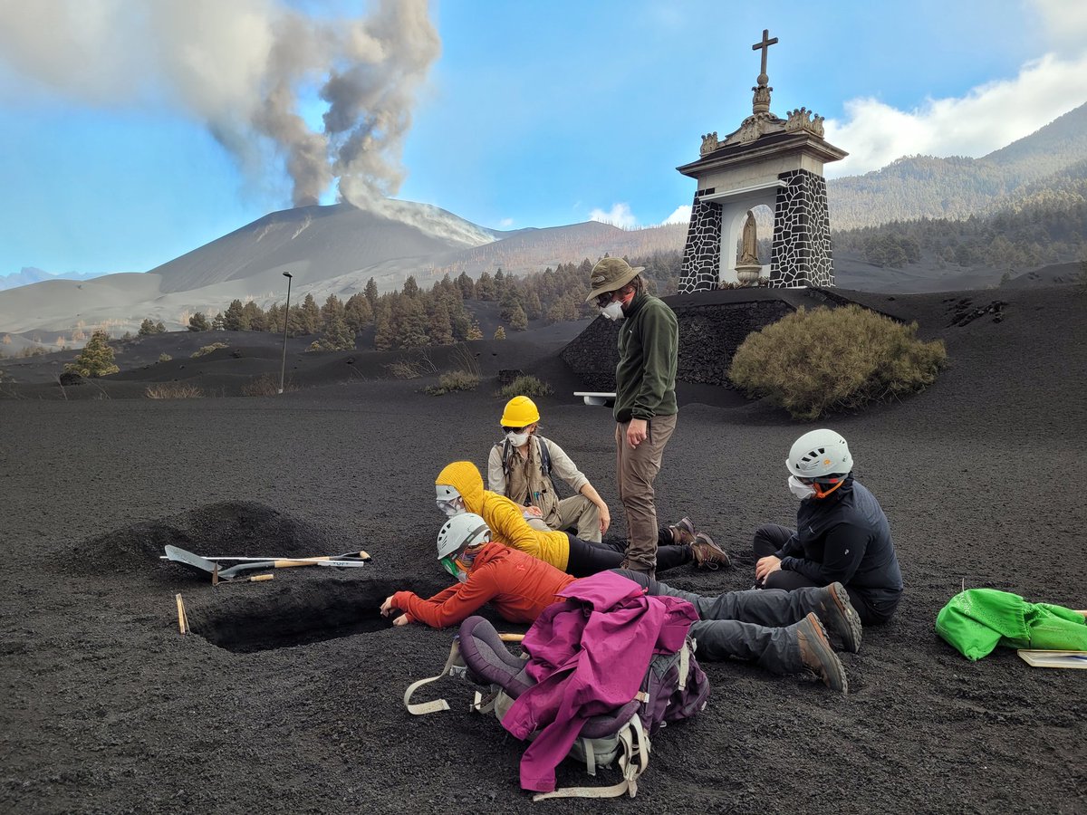 Prof Costanza Bonadonna (@costanzabnd) on Twitter photo Grateful for this multidisciplinary collaboration that helped decipher some of the complexity of the 2021 #Tajogaite hybrid eruption of #LaPalma with <a href="/m_pistolesi/">Marco Pistolesi</a> <a href="/jeromerovolcan/">Jorge Eduardo Romero Moyano</a> <a href="/drGonzoRoberts/">Sébastien Biass</a> <a href="/lucadauria/">Luca D'Auria</a> @ArnauFolchDuran @albitavelazq <a href="/involcan/">INVOLCAN</a> agupubs.onlinelibrary.wiley.com/doi/10.1029/20… Grateful for this multidisciplinary collaboration that helped decipher some of the complexity of the 2021 #Tajogaite hybrid eruption of #LaPalma with <a href="/m_pistolesi/">Marco Pistolesi</a> <a href="/jeromerovolcan/">Jorge Eduardo Romero Moyano</a> <a href="/drGonzoRoberts/">Sébastien Biass</a> <a href="/lucadauria/">Luca D'Auria</a> @ArnauFolchDuran @albitavelazq <a href="/involcan/">INVOLCAN</a> agupubs.onlinelibrary.wiley.com/doi/10.1029/20…