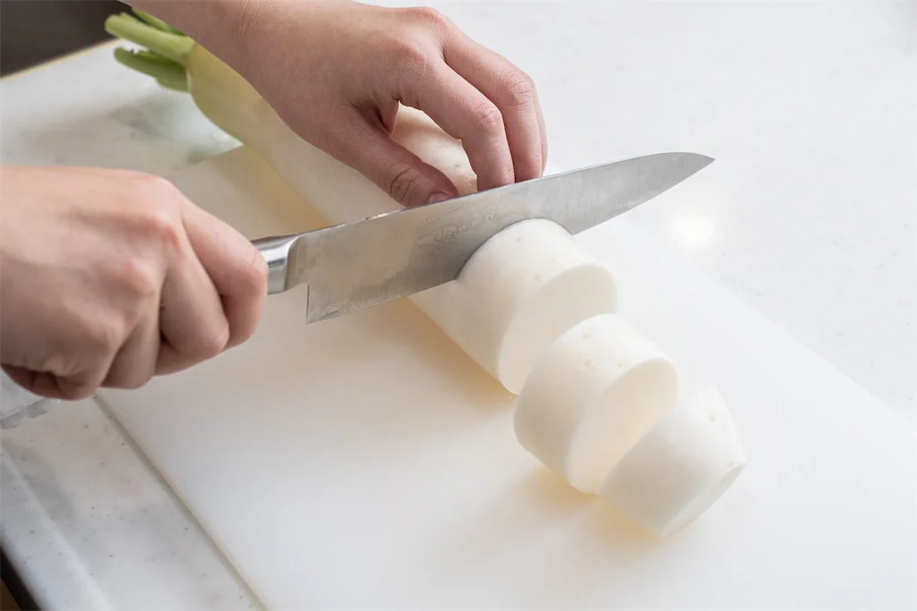 もうすぐおでんの季節！大根に一瞬で味を染み込ませる簡単テク。