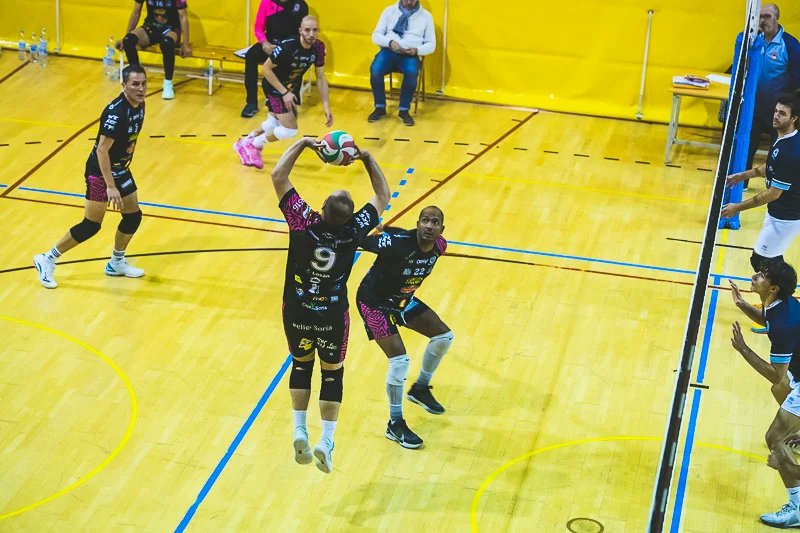 sportingcvSoria's tweet photo. 🏐 ¡El Moreno Sáez Sporting encadena su sexta victoria consecutiva! Los chicos del senior consiguieron alzarse con la victoria 3-0 ante el Cisneros Alter VB este sábado en el Los Pajaritos 

🚀 Próximo objetivo: Ourense 

ℹ️ Noticia completa en https://t.co/kEeEsUxyur https://t.co/GwMjI4fu5u