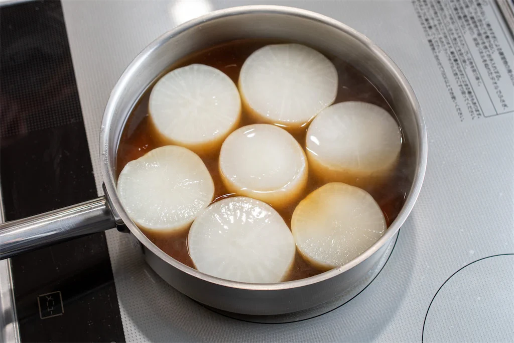 もうすぐおでんの季節！大根に一瞬で味を染み込ませる簡単テク。