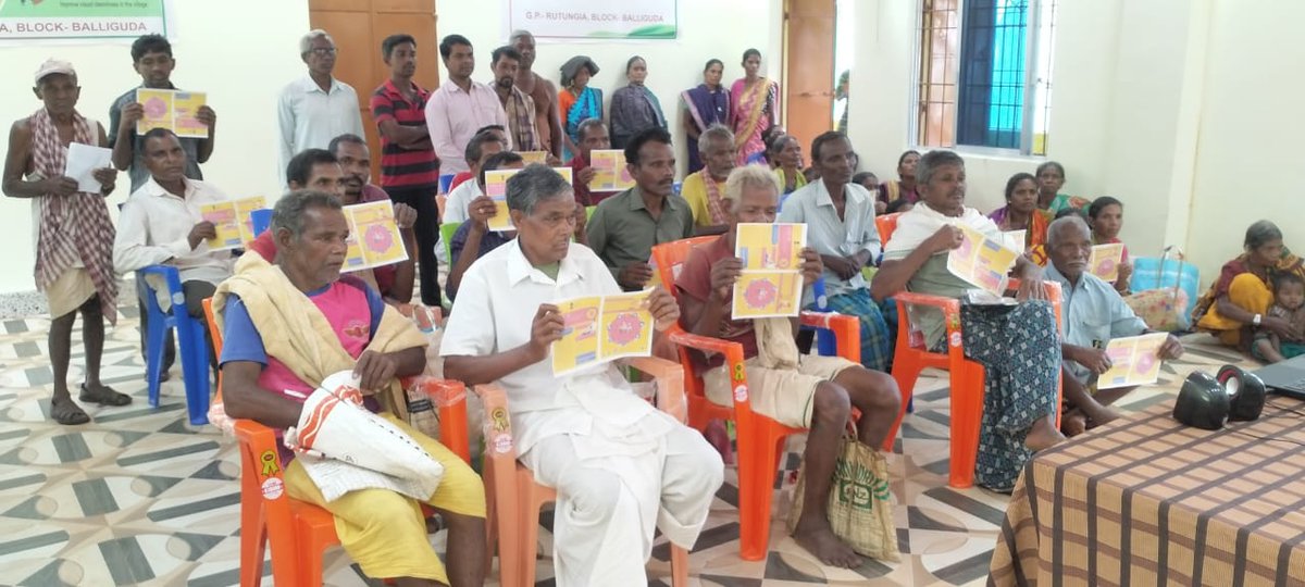 Tele-law awareness session among citizens conducted by VLE Ajit Kumar Nayak,Rutungia GP,Baliguda block Kandhamal district,Odisha. <a href="/SwornaprabhaSi1/">Swornaprabha Singh</a> <a href="/l_Smrity/">Lay Smrity (लय स्मृति)</a> <a href="/ceo_csc/">CEO_CSC e-Governance</a> <a href="/CSCegov_/">CSCeGov</a> <a href="/OdishaSpv/">CSC SPV Odisha</a> <a href="/Tele_Law/">Tele-law</a> <a href="/PatankarRishi/">Rishikesh Patankar</a>