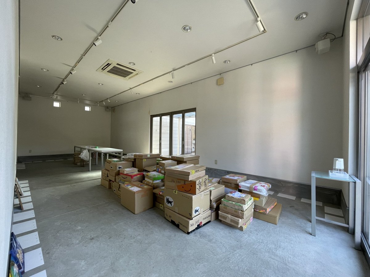 gt2y's tweet photo. タツコン作品153点開封作業完了。
お手伝いしてくれた作家達、有り難う。
展示の続きはまた明日。

土曜日11時から年末恒例東海地方最強アートコンペタツコン始まります。
初日は御来廊頂いた方に優先販売、2日目から通販と遠隔投票受付開始。
作家支援よろしくお願いします！

#タツコン2022 https://t.co/CCaNonqI2E