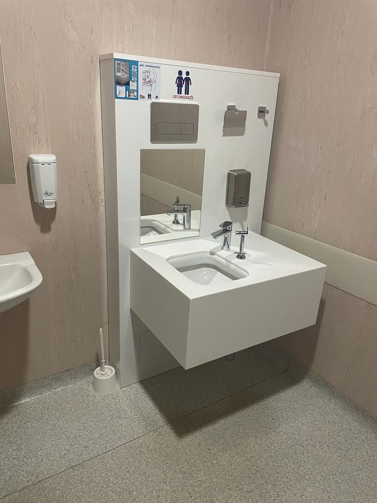 Ostomia_es's tweet photo. Desde #Coloplast celebramos la inauguración del nuevo baño adaptado para personas ostomizadas en el Hospital Universitario Infanta Sofía de Madrid https://t.co/yJpb7ATFbM