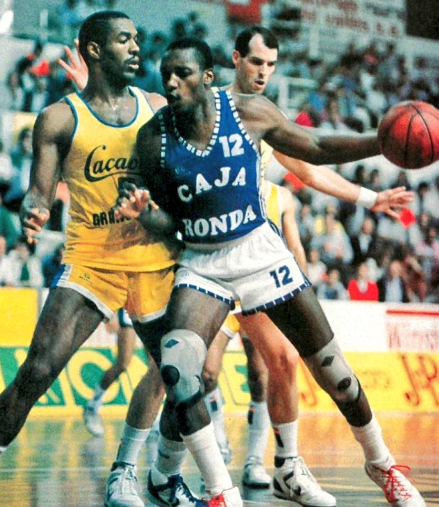 DeporteVintage's tweet image. #WayneRobinson #MattWhite &amp;amp; #GaryPlummer 1987/88 #ACB 
📷 Archivo José María Arolas