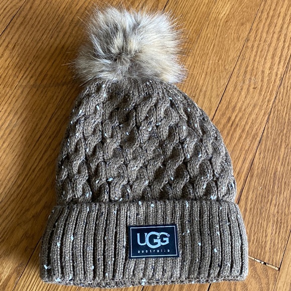 So good I had to share! Check out all the items I'm loving on <a href="/Poshmarkapp/">Poshmark</a> #poshmark #fashion #style #shopmycloset #hm #loft #ugg: posh.mk/0lRgbZsQjvb