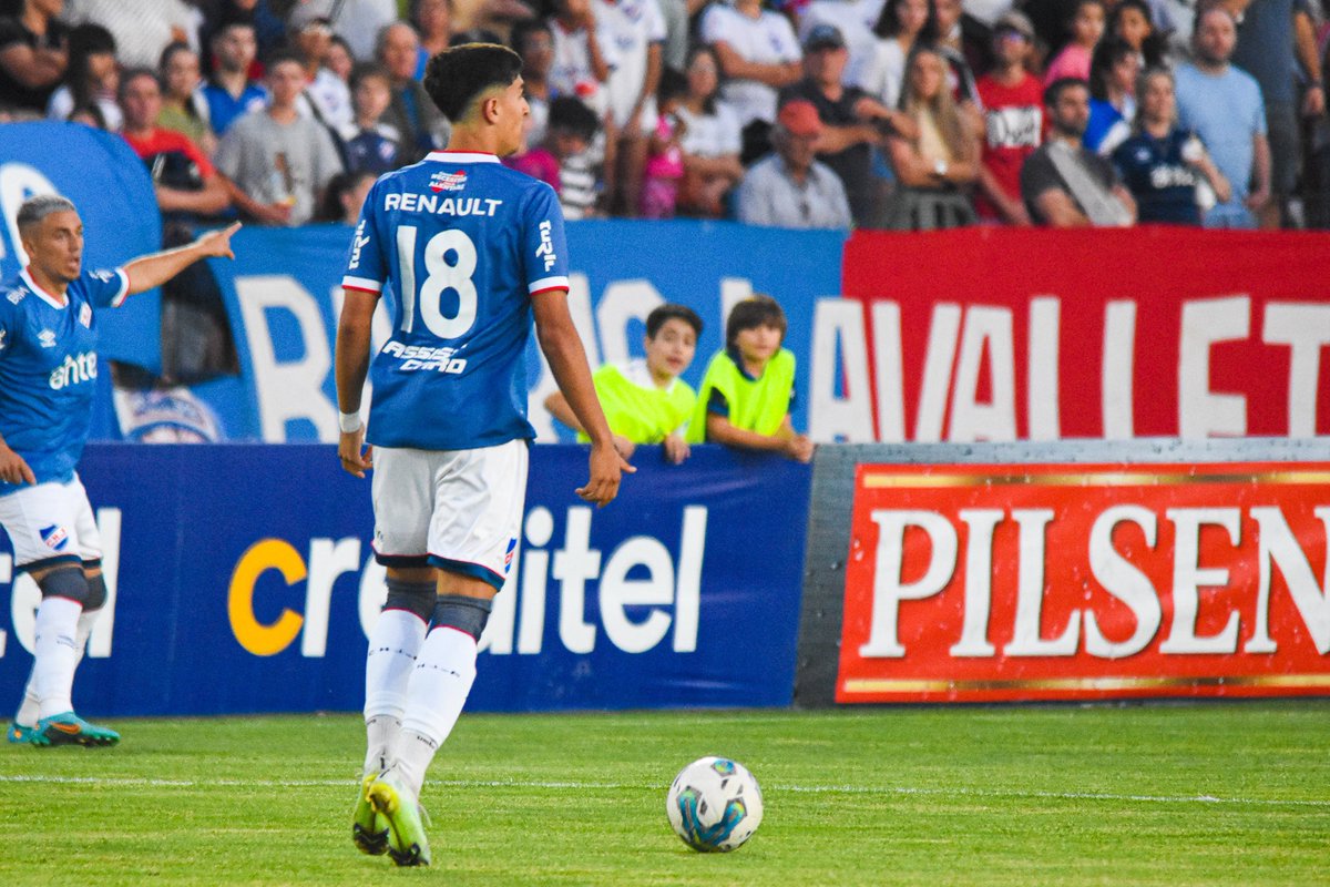 Orgulloso de vestir esta camiseta 🔵⚪️🔴
