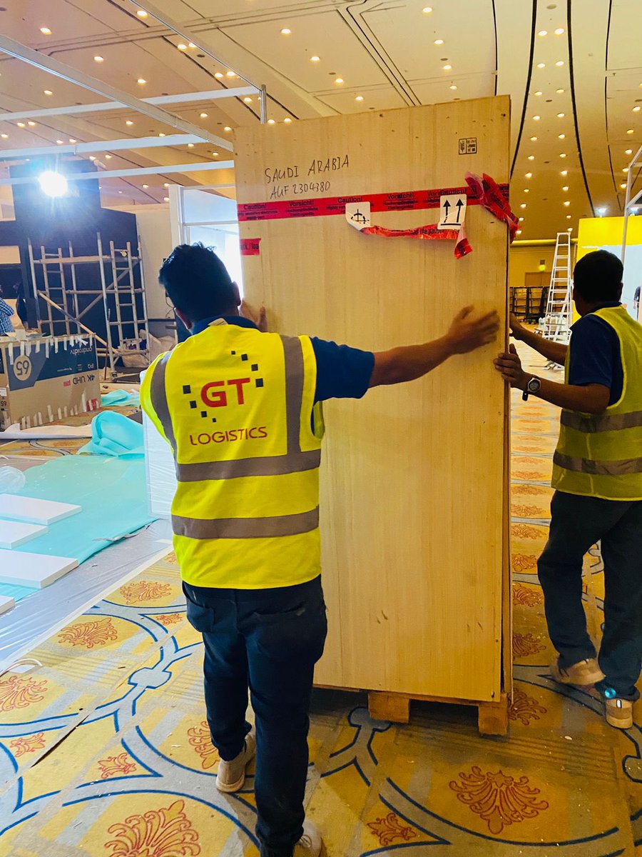 GTExhibitions's tweet photo. Our team are moving freight in at the Saudi Intermobility Expo 2022, Riyadh as the official freight contractors

Keep up the good work team 👍🏽

#eventlogistics #saudiintermobilityexpo #Riyadh #exhibitions #teamgt https://t.co/BMcw1GmRPl