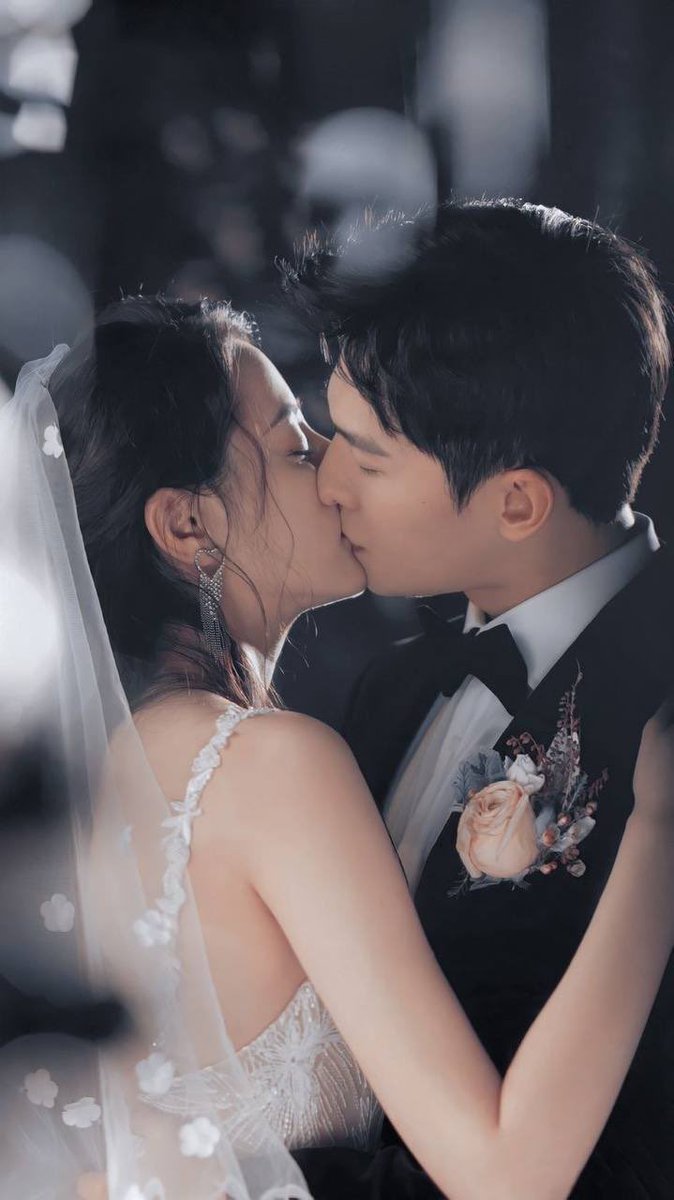 sjehun's tweet photo. @beasute @jenopoor @intronvert @baecfhu @irenesenyum @TinderWORP ᅠᅠ
Melihat cincin yang telah dipasangkan ke jari, terharu mendengarkan ucapannya dan saling mendekatkan diri, tatap mata nya dengan lekat “my wife is so beautiful” mulai mencium bibirnya dengan lembut, memejamkan mata sambil melumat bibirnya.
ᅠᅠ
@beasute 
#EjieLionaDay https://t.co/OVm5re5lGf