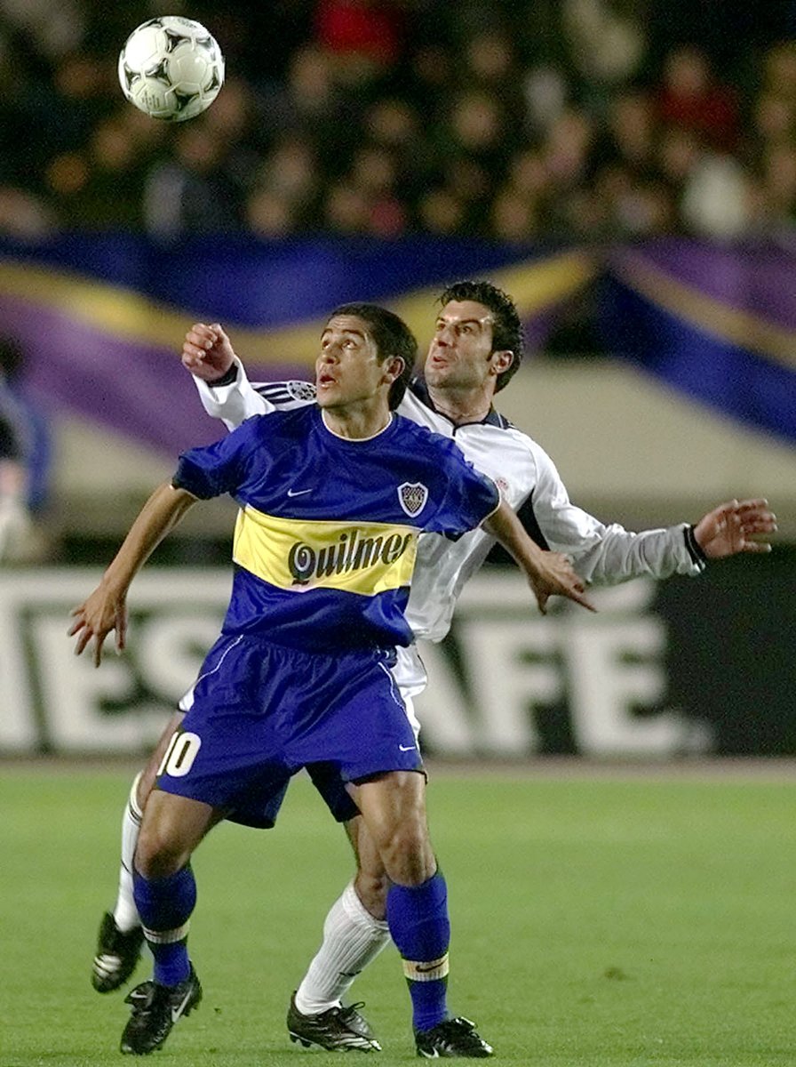 DiarioOle's tweet image. Sí sí, ya sé que estamos todos con el Mundial...
Pero hoy se cumplen 22 años de una de las mayores hazañas de la historia del fútbol argentino 🔵🟡🏆
¡BOCA CAMPEÓN DEL MUNDO CONTRA EL REAL MADRID GALÁCTICO! 🇯🇵