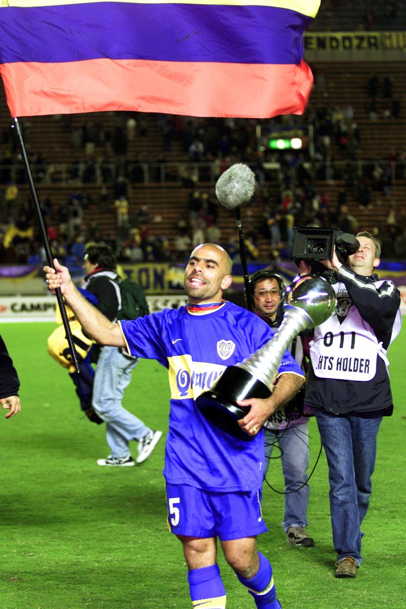 DiarioOle's tweet image. Sí sí, ya sé que estamos todos con el Mundial...
Pero hoy se cumplen 22 años de una de las mayores hazañas de la historia del fútbol argentino 🔵🟡🏆
¡BOCA CAMPEÓN DEL MUNDO CONTRA EL REAL MADRID GALÁCTICO! 🇯🇵
