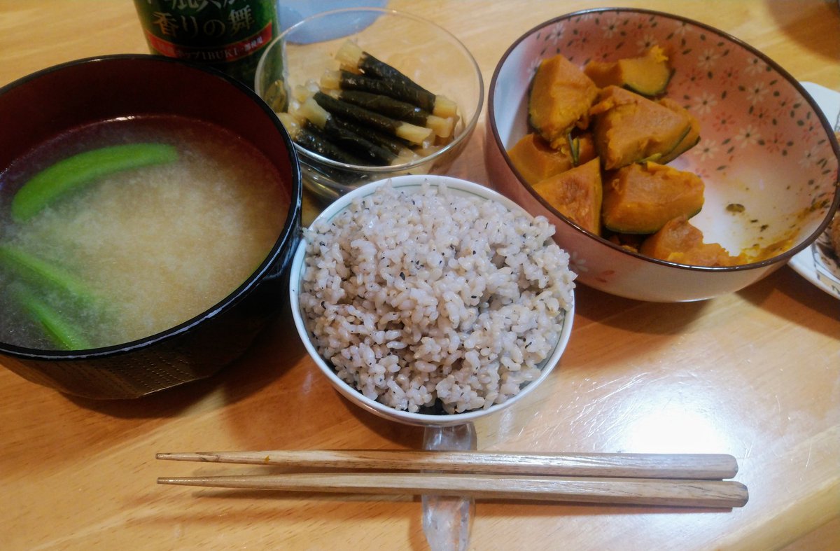 kazuakihara's tweet photo. (月)おちかれんこん(^^)
庵夕餉は
#玄米素食
旨しありがちょ（＾人＾） https://t.co/wsL0KyGoU1