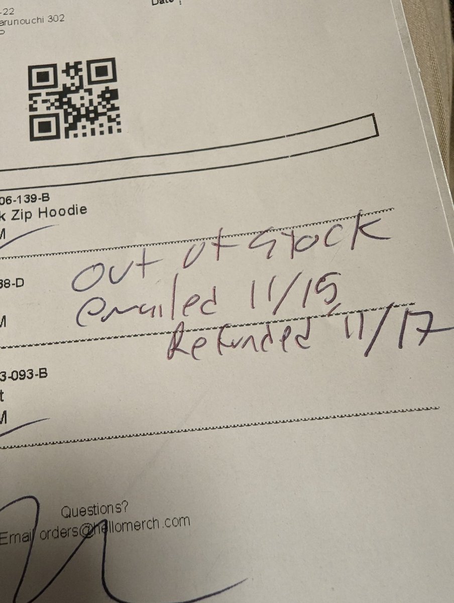 yoshiteru's tweet image. OMG!
I wanted a set with a hoodie, but the jogger was cancelled.  I chose the product with shipping costs in mind. 
#HELLOMERCH