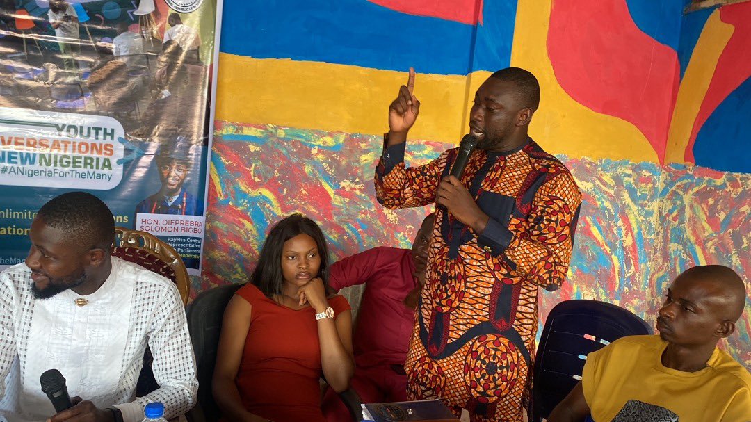 CitizenCommons's tweet photo. #YANNConversation #YenegoaYANNConversation
We had an exciting YANN town hall discussion with young Nigerians in Bayelsa to record their different ideas about Nigeria. The Town hall consultative meeting was moderated by Solomon Bigbo, a member of the Nigerian Youth Parliament. https://t.co/RnGBGWo73T