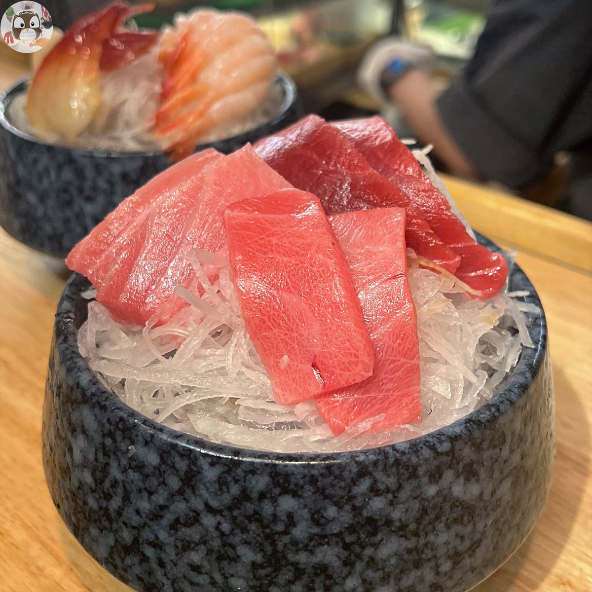 foodblogbkk's tweet photo. ร้านซูชิฟีลโอมา ราคาตลาดนัด เป็นร้านลับๆซ่อนอยู่อุดมสุขวอร์ค รับได้ทีละ 4 คน ตอนนี้คิวจองยาวไปเดือนหน้าแล้วว ซูชิปั้นคำต่อคำ ราคาดีมากก เริ่มต้น 10 บาท ปลาแปลกๆจากญี่ปุ่นตามฤดูกาล อูนไรก็มีนะ ร้าน Tomomi @aroii https://t.co/u1eu7cxz33