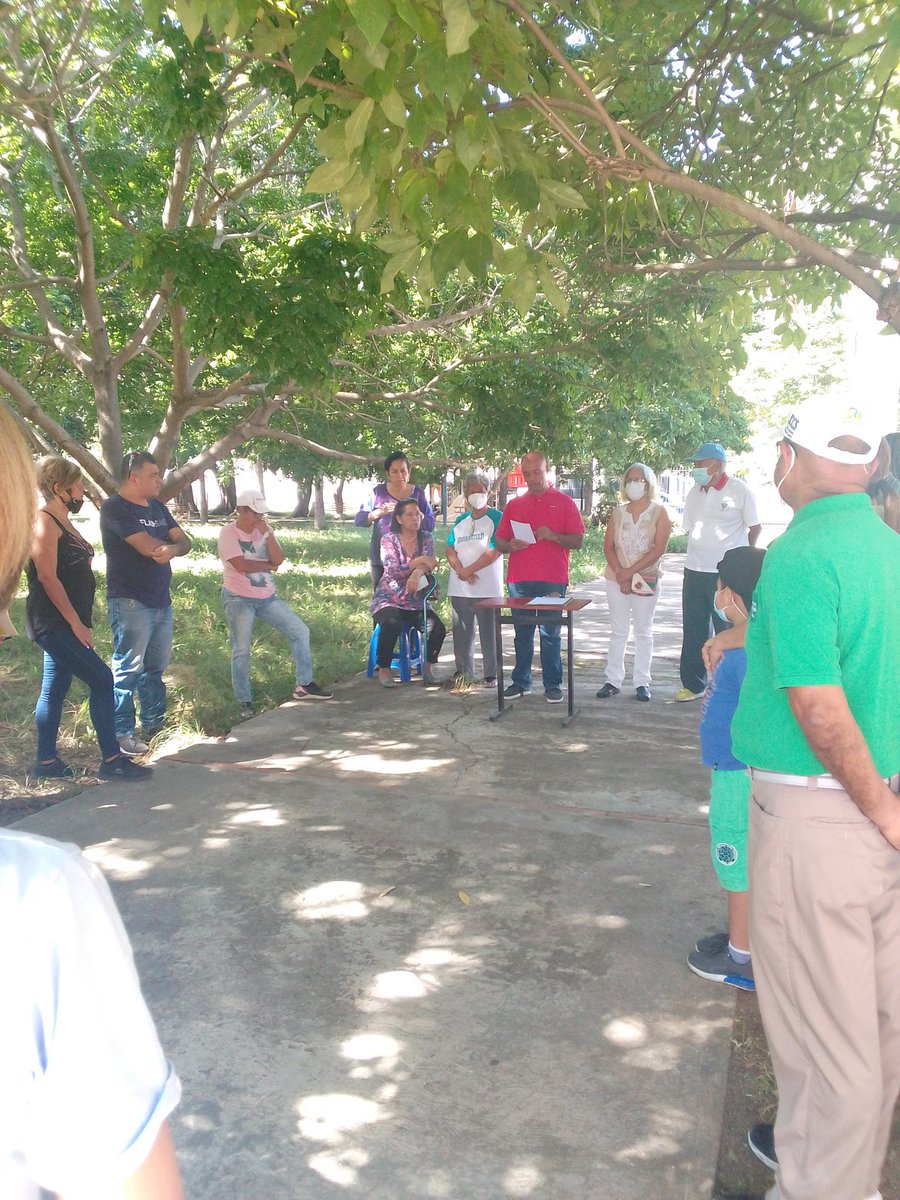 Belseguridad's tweet photo. Acto de juramentación del recién electo Consejo Comunal de la Urb La Begoña de Naguanagua. #27Nov #AccionVecinal #ProactividadCiudadana @fundanagua @labegonaactiva @mariatorresofi @Noti_Naguanagua https://t.co/ahCQeZIoRW