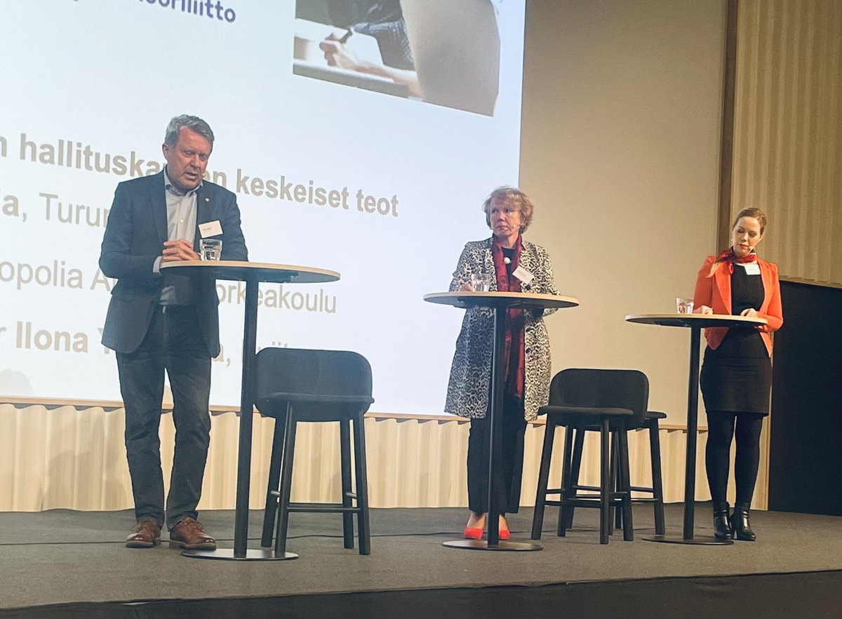 Päivän viimeisessä keskustelussa <a href="/JukkaKola/">Jukka Kola</a> @RiittaKonkola ja <a href="/IlonaYlinampa/">Ilona Ylinampa</a> keskustelevat osaamistason nostosta Suomessa.    Osaajien veto- ja pitovoiman lisäksi puhuttiin myös kiertovoimasta. #tykf