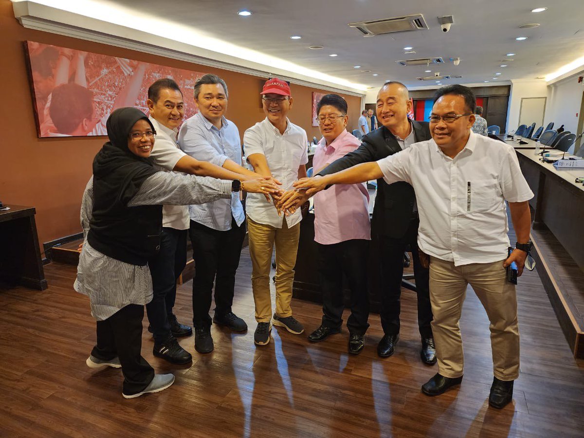 ewonbenedick1's tweet photo. Bersama pimpinan UPKO menghadiri mesyuarat Majlis Presiden Pakatan Harapan.

Together We Can!
Bersama Kita Boleh!

#TerusCemerlang https://t.co/nhQ3RMOevt