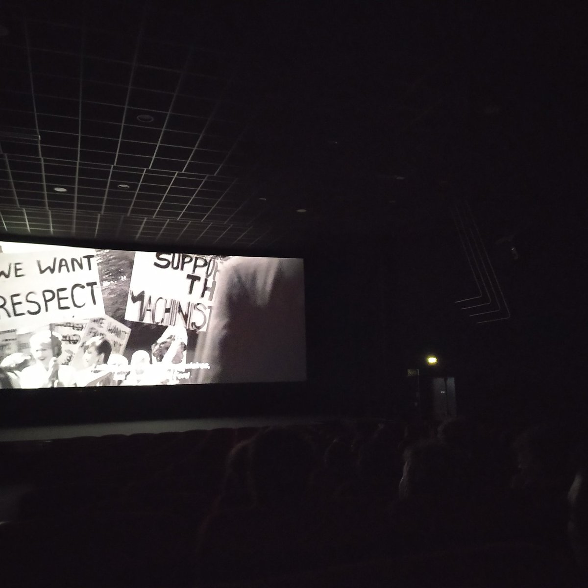 Q3ABretagne's tweet photo. La @Q3ABretagne a commencé avec un stage d'Hussam Hindi sur le cinéma engagé au @LeSevigne samedi 19/11, et les premières projections de films sur l'engagement durable et citoyen à destination des scolaires ce matin, avec "Made in Dagenham", AKA "We Want Sex Equality" ! @DareicB https://t.co/UFarNIRp6B