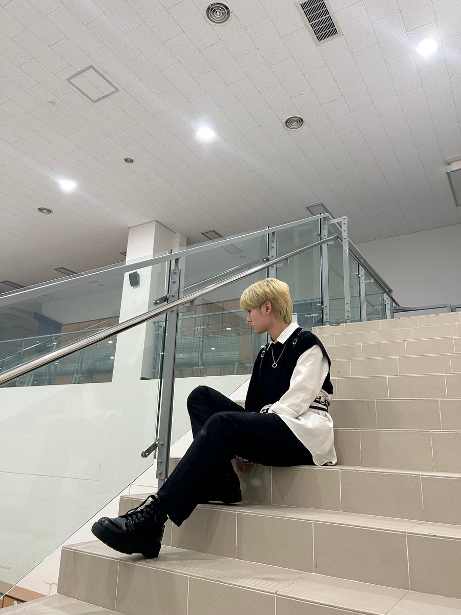 aplus_bigdipper's tweet photo. [#민후]

오늘도 수고했어요 !! 
모두 낼 하루도 화이팅해요 ! 💙
오랜만에 온 다리 이메다 민후- 

#THEBIGDIPPER #더빅디퍼 #MINHOO https://t.co/ycSnYzt2rz