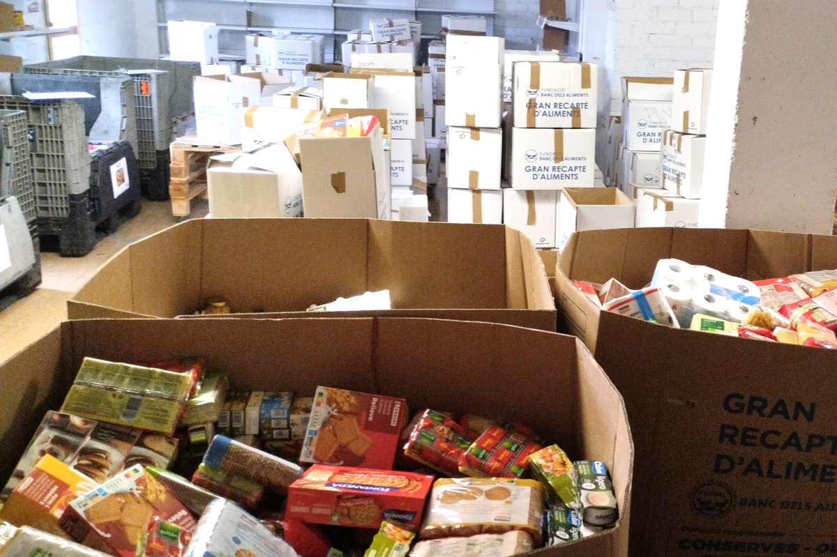 ajtarrega's tweet photo. 📋 #Tàrrega recull 10.000 quilos de productes durant el #GranRecapte2022

📌 Vora 200 voluntaris d'escoles i entitats col·laboren en les tasques de recollida, recompte i classificació al @MAStarrega

😍 Moltes gràcies a tothom per la vostra implicació i solidaritat! https://t.co/cDBWiNK35T