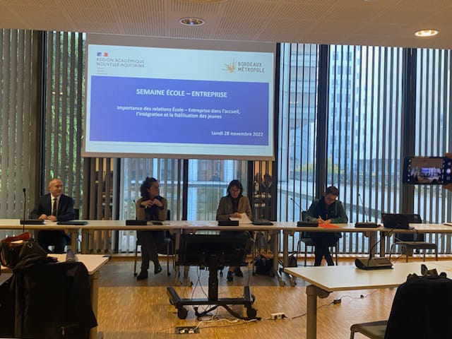 AcBordeaux's tweet photo. 🏫👨‍🔧Lancement de la Semaine #ÉcoleEntreprise à #Bordeaux à l'occasion de la réunion des comités locaux #école #entreprise #CLEE de la métropole bordelaise présidée par @DsdenGironde &amp; @BxMetro : des relations importantes pour l'accueil, l'intégration et l'#orientation des jeunes. https://t.co/IRisQVh2GS