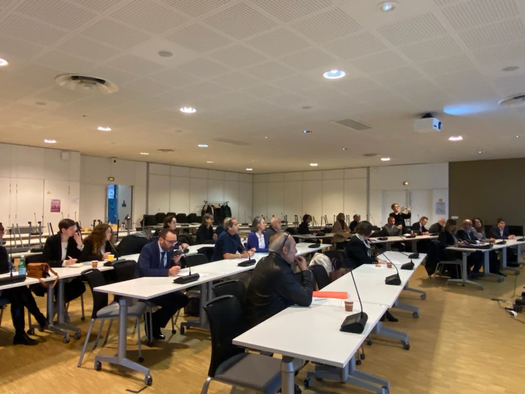 AcBordeaux's tweet photo. 🏫👨‍🔧Lancement de la Semaine #ÉcoleEntreprise à #Bordeaux à l'occasion de la réunion des comités locaux #école #entreprise #CLEE de la métropole bordelaise présidée par @DsdenGironde &amp; @BxMetro : des relations importantes pour l'accueil, l'intégration et l'#orientation des jeunes. https://t.co/IRisQVh2GS