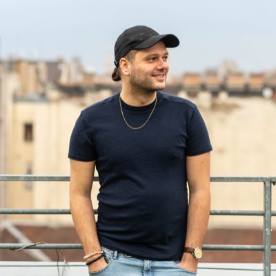 SunnyOnTheTrack tweet media