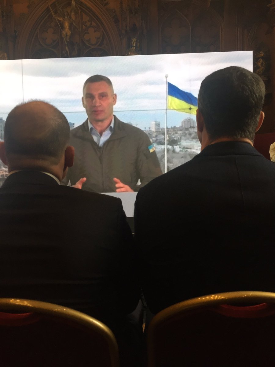 🇪🇺🇺🇦 Les villes européennes se mobilisent aux côtés de la ville de Kyiv et plus largement, de toutes les villes ukrainiennes, pour penser et planifier dès à présent la reconstruction du pays ✊🏻 

Échanges de bonnes pratiques et création d’une task force villes/UE au programme 🔜