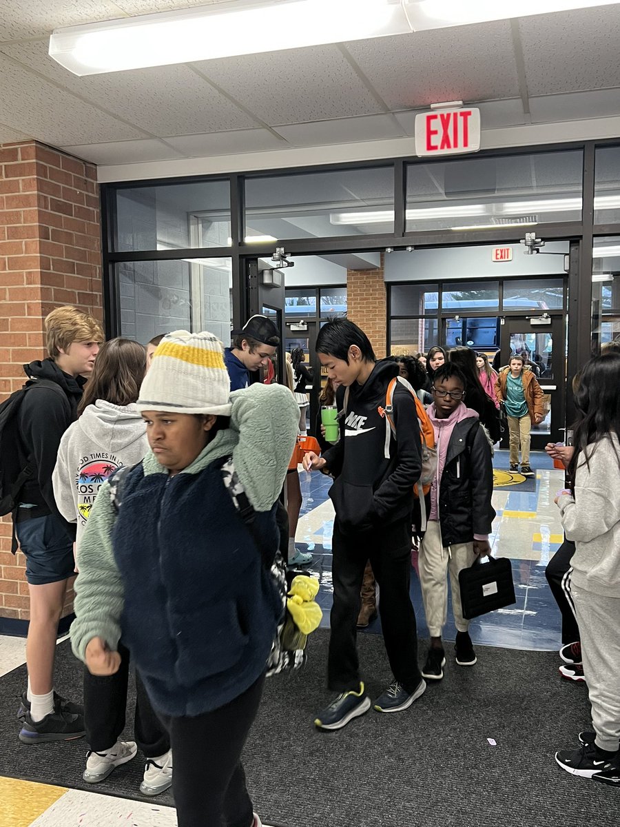 WSDR4Supt's tweet photo. Hello, Monday!  @WMSIndians Student Council and Mr. Cannon welcomed students back today with fun, music, and prizes!  💙💛 #WeAreWentzville https://t.co/kh66sroyUK