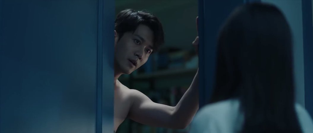 InLeesooman's tweet photo. what he was doing midnight panting topless in that room alone? what she taught seeing him like that opening the door?
#UnexpectedFalling https://t.co/UNxrHDVeYZ