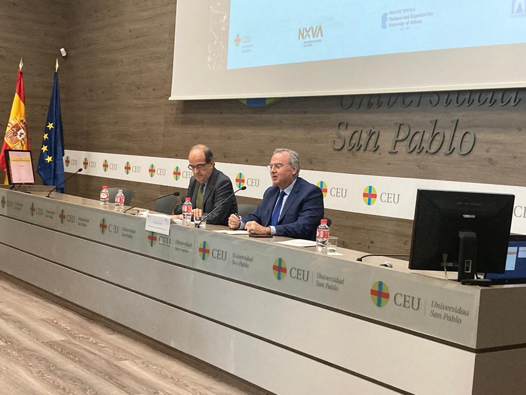 EU_EDPS's tweet photo. .@cerveranavas participa hoy en un evento organizado por @SouthEUGoogle. Data Governance Chair y habla sobre la orden ejecutiva y el futuro de las transferencias internacionales. #internationaltransfers #privacyshield #Bidenorder #dataprotection
https://t.co/v3OYSyVBVY https://t.co/kPRc1zf9VD