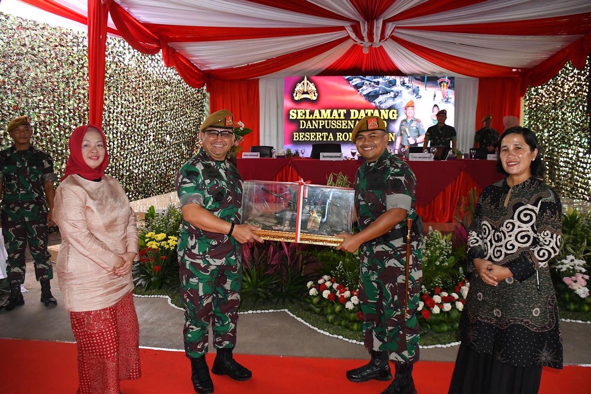 Yonarmed_7's tweet photo. Batalyon Artileri Medan 7/105 GS/Biringgalih telah menerima Kunjungan Kerja dari Danpussenarmed Mayjen TNI Yudhy Chandra Jaya, M.A. pada Senin, 28 November 2022. https://t.co/uJHM0lRI3u