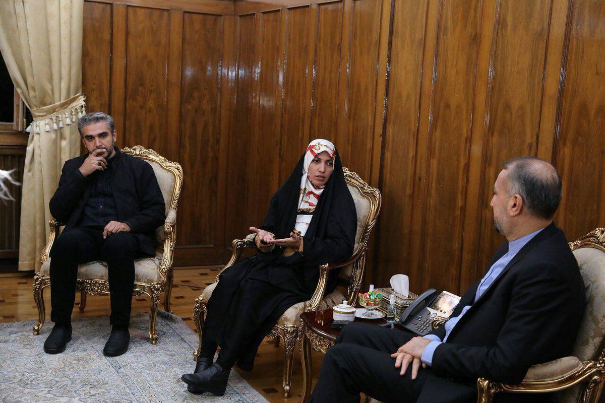 mamadporii's tweet photo. سطح ملاقات‌‌های وزیر امورخارجه جمهوری اسلامی از وزاری اتحادیه اروپا رسیده به آمنه سادات، از اینجا تا تالار آینه وزارت خارجه:))))))
#مهسا_امینی 
#اعتصابات_سراسری
  #انقلاب۱۴۰۱ https://t.co/LUVD5ERkdL