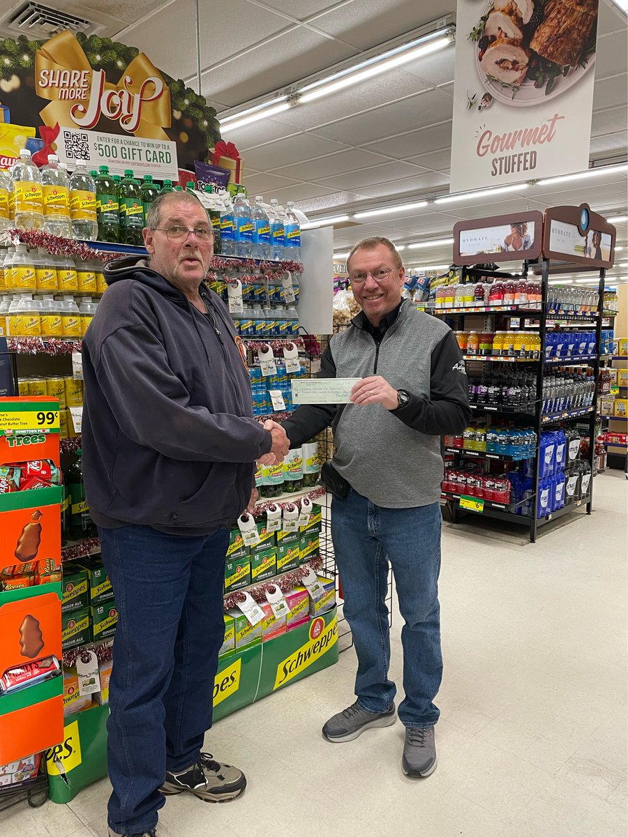 AdamsMarkets's tweet photo. Our fabulous #CanterburyCT Store Manager Chris, was incredibly proud to present $2327 to the #Local Fire Department. 👨‍🚒 Thank you to all who donated!
#BeGreatDonate #WhenLocalMatters #WhenCommunityMatters #LocallyLoud #TheArtistFormallyKnownAsChrisCoughlin 💜 https://t.co/M5FDnAgxV1