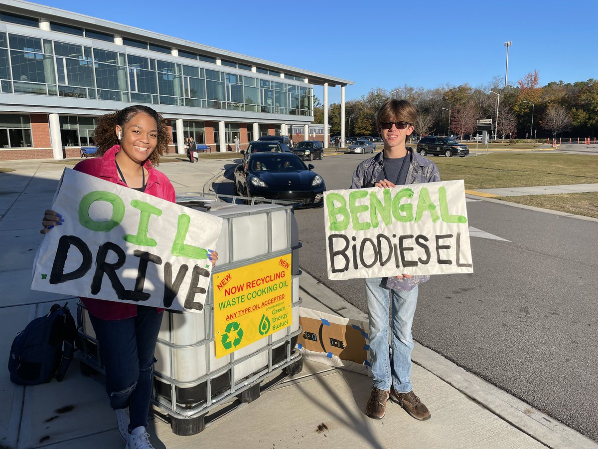 We are set up and collecting used cooking oil! We will be in the car rider line every morning this week. Bring your used cooking oil and help us fuel our future! 

@blythewoodhigh @gebiofuel @richlandtwo